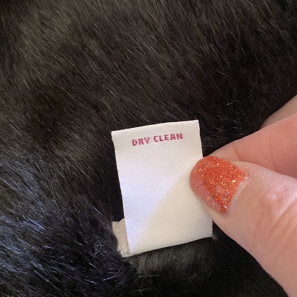 Candies woman’s black pull through sparking sequins & faux fur scarf 🧣 - Picture 6 of 12